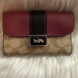 NWTS Coach MED Grace Light Khaki & Raspberry Signature Wallet